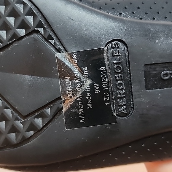 Aerosoles Black Outrun Round Toe Flats with Bows, Size 9W - Picture 7 of 8